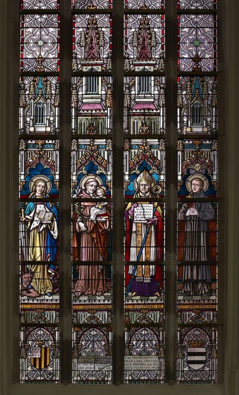 Glasraam met heiligen