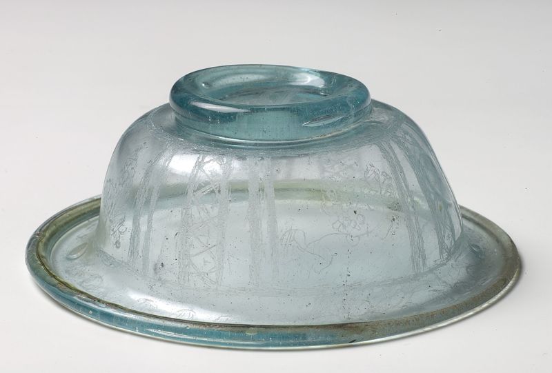 Coupe gravée bleuâtre