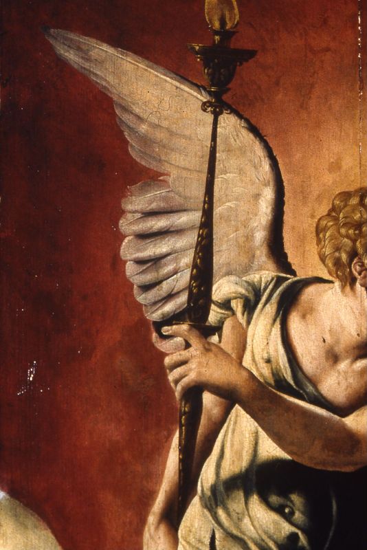 Christus met doornen gekroond tussen twee engelen
