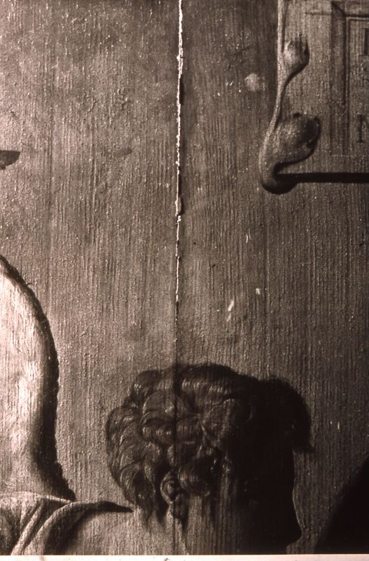 Christus met doornen gekroond tussen twee engelen