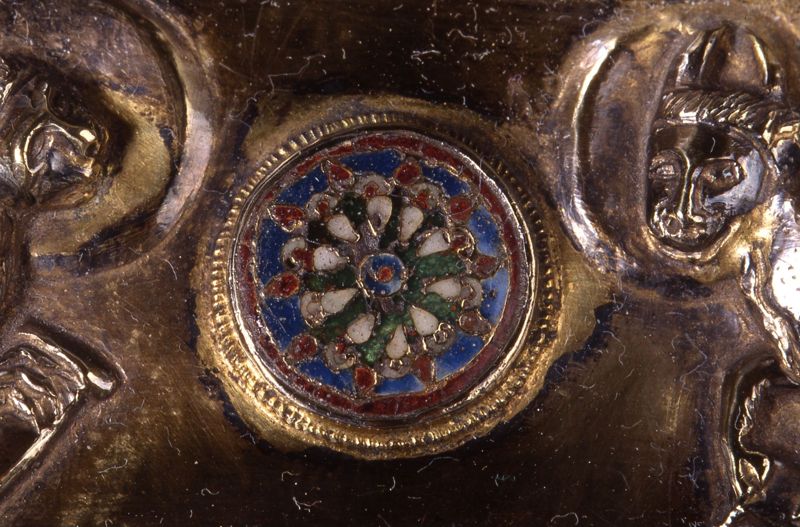 Deux plats de l'évangéliaire d'Oignies : Calvaire et Christ en majesté