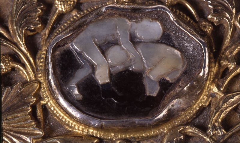 Deux plats de l'évangéliaire d'Oignies : Calvaire et Christ en majesté